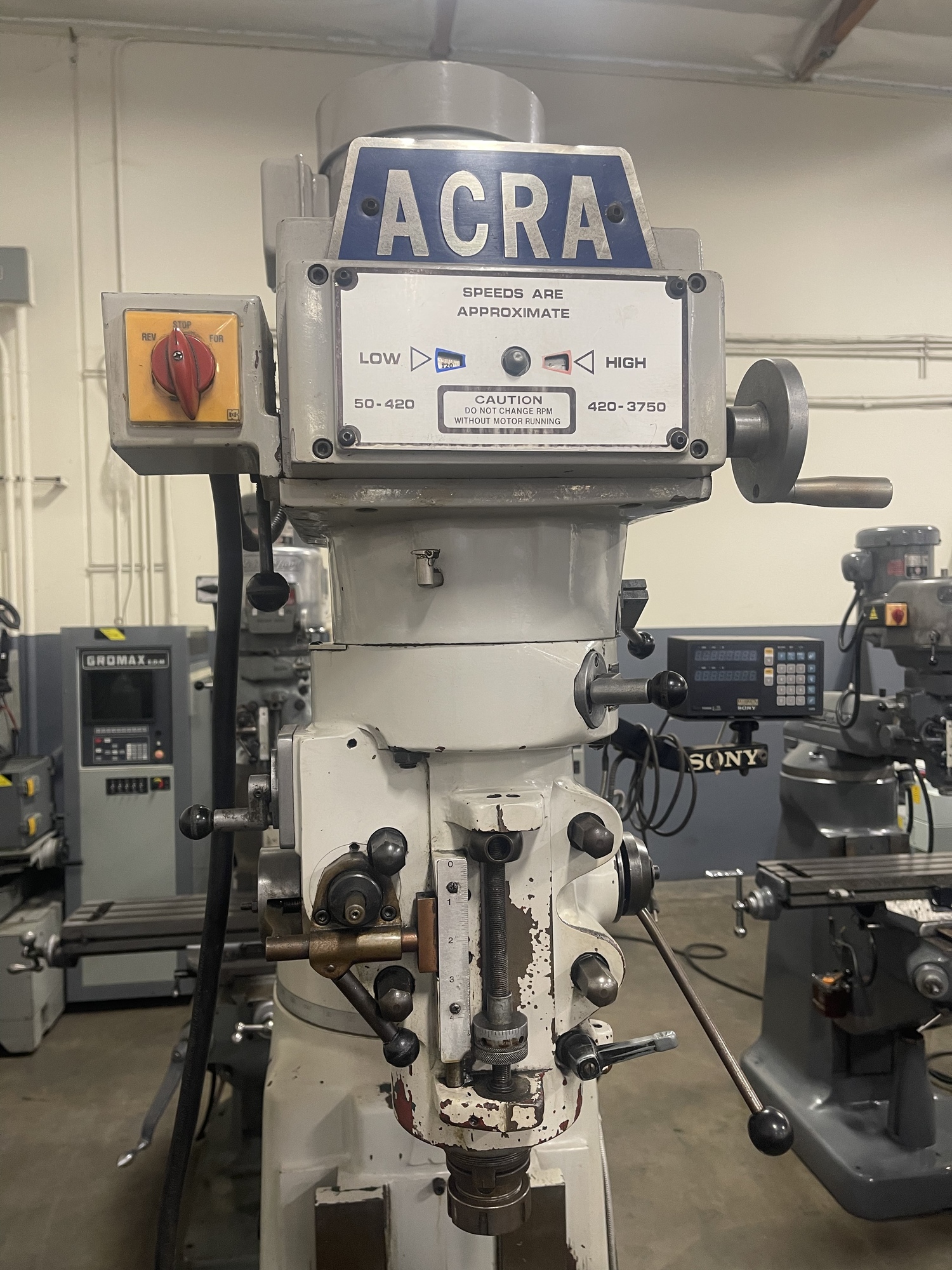 ACRA 1054-3V Vertical Mills | PM Machines